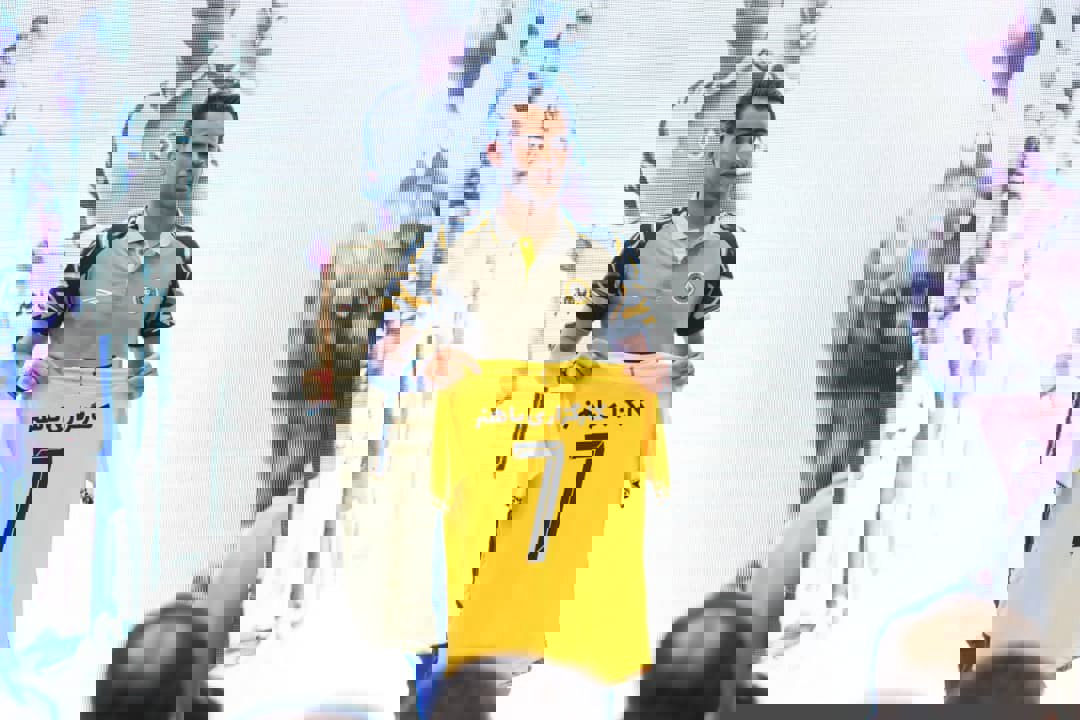 1904058