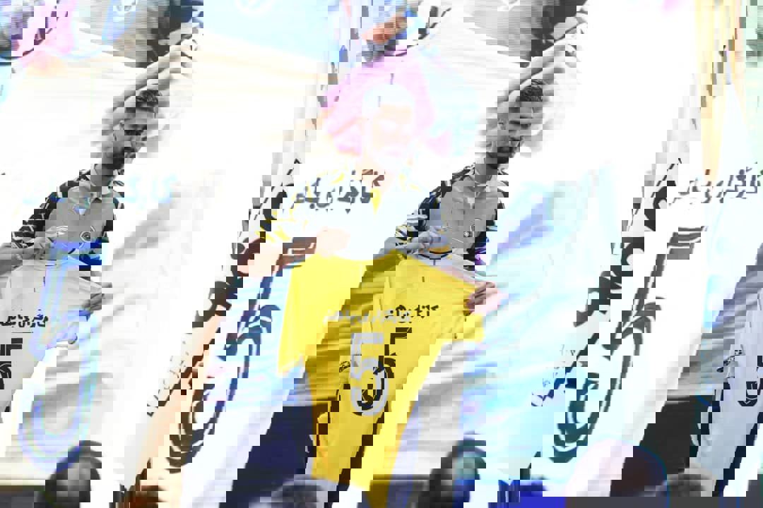 1904056