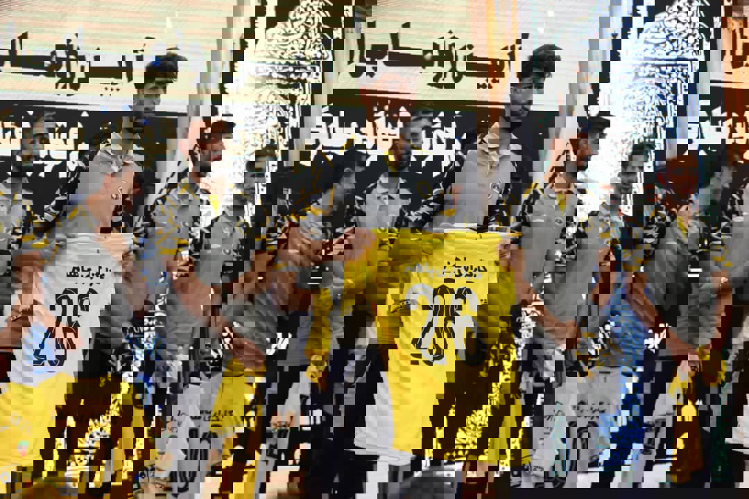 1904070