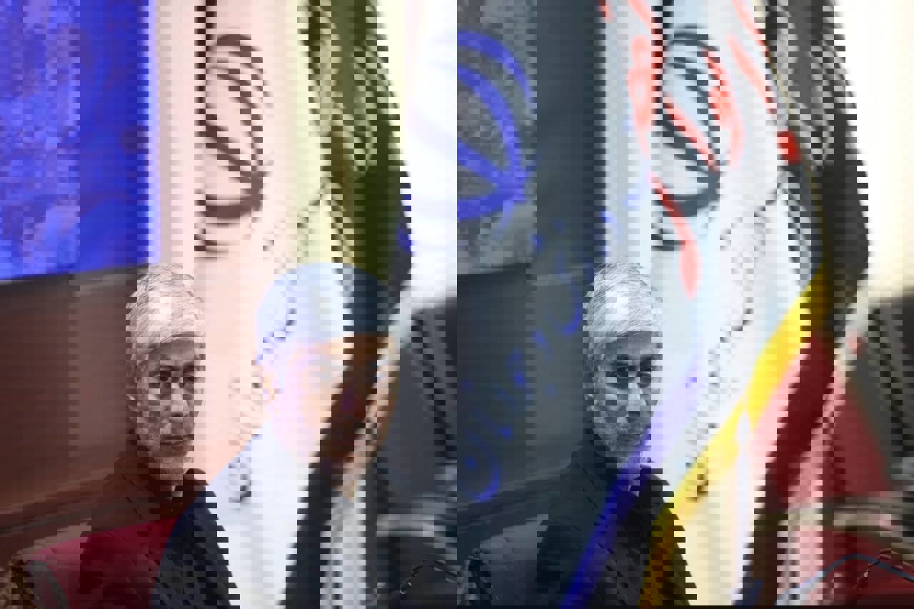1904041