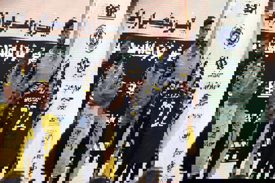 1904068