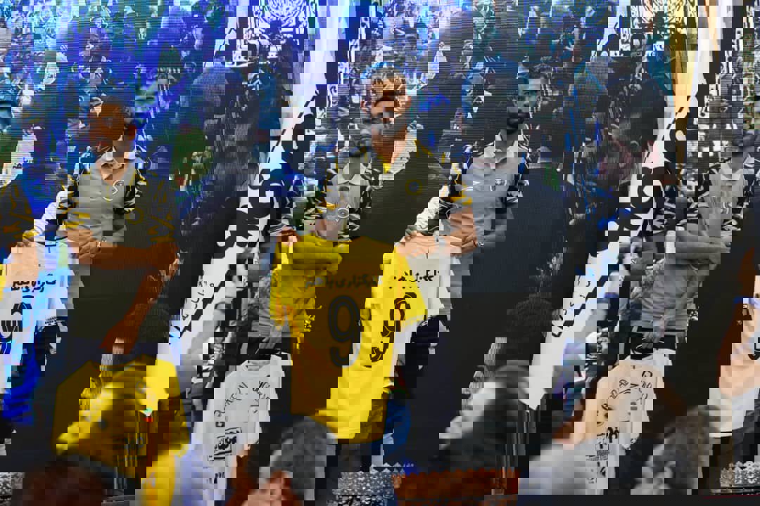 1904062