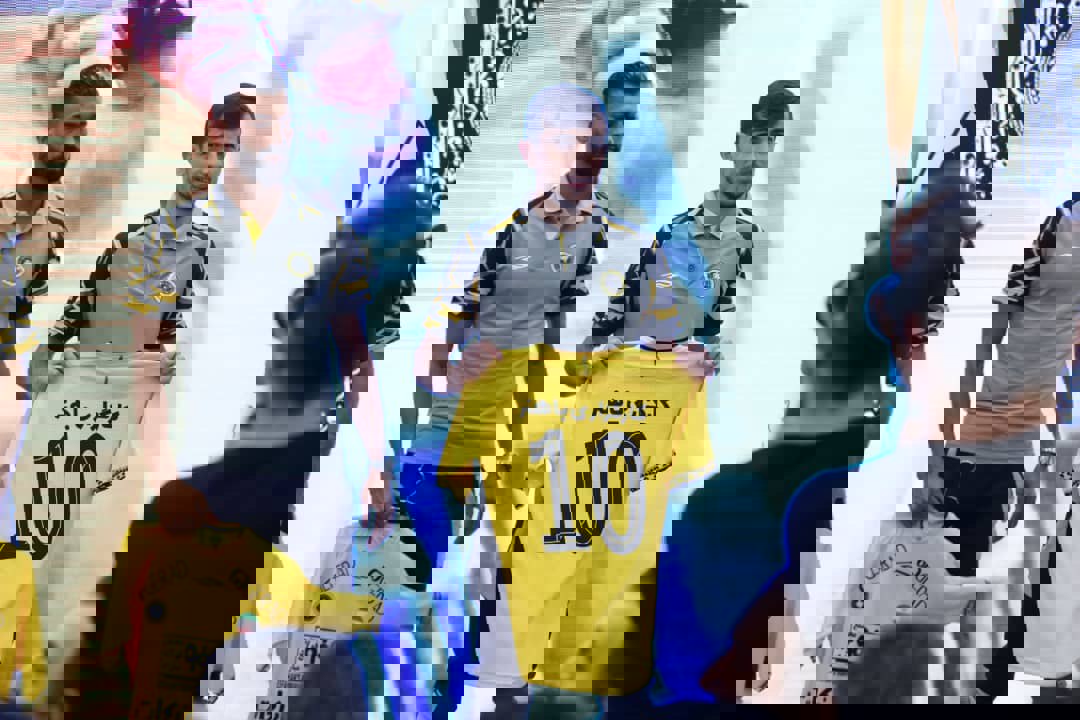 1904063