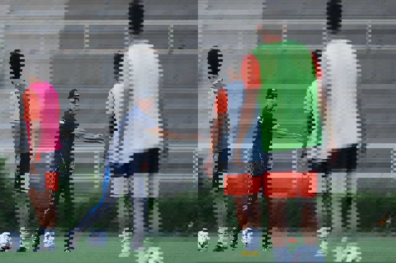 1904109
