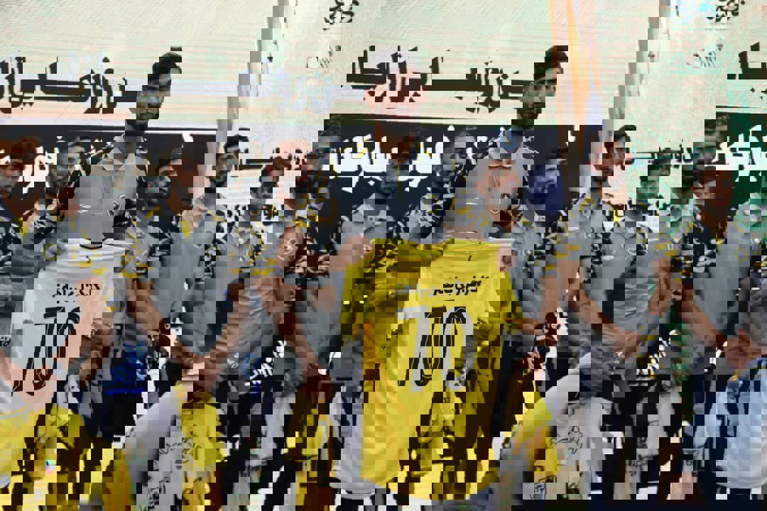 1904074