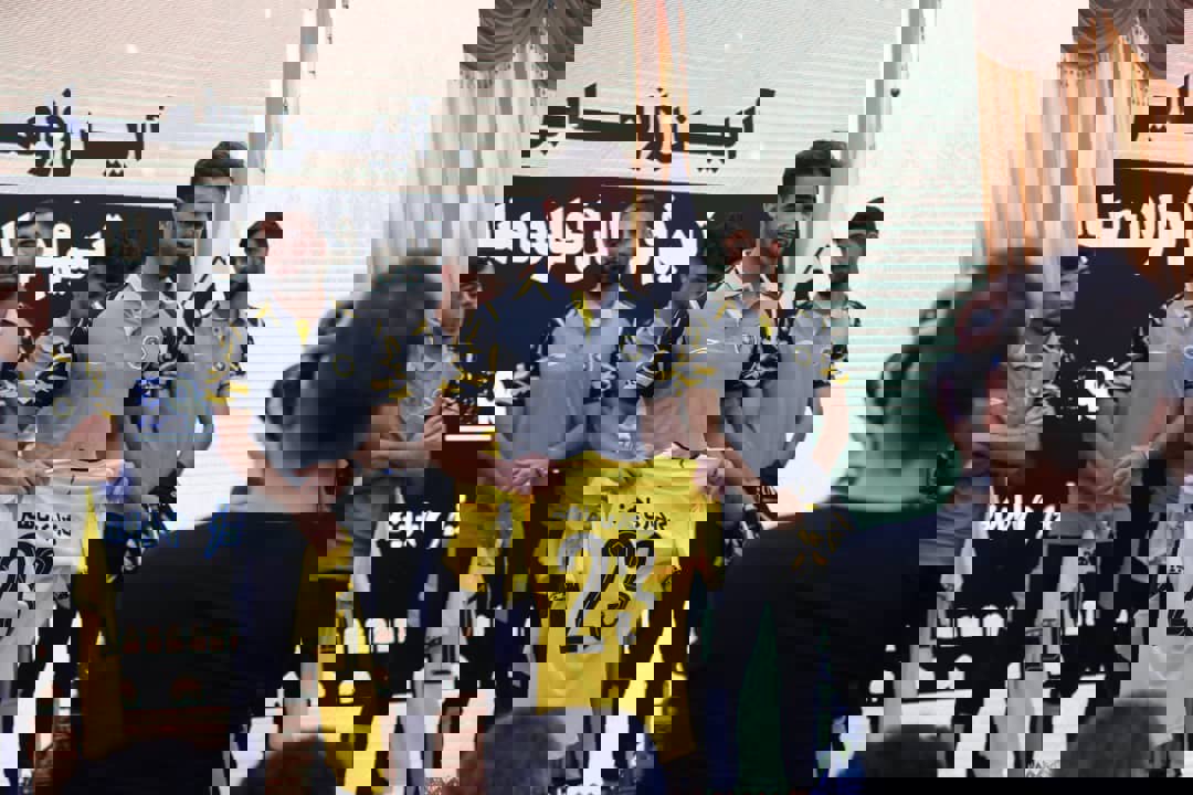 1904069