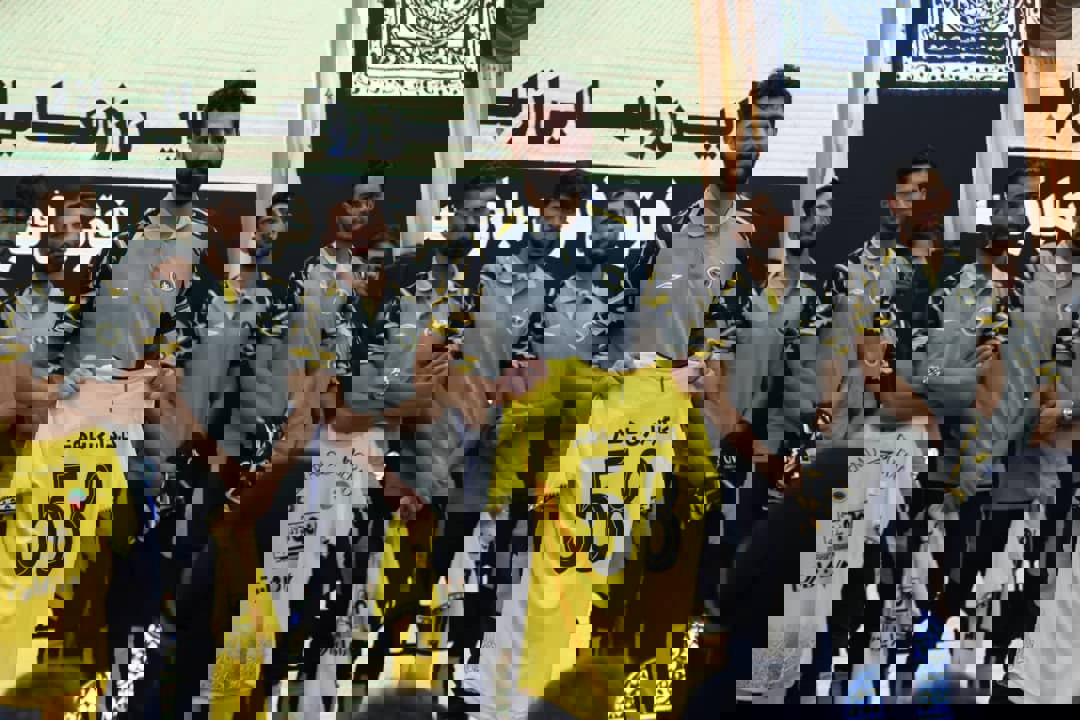 1904072