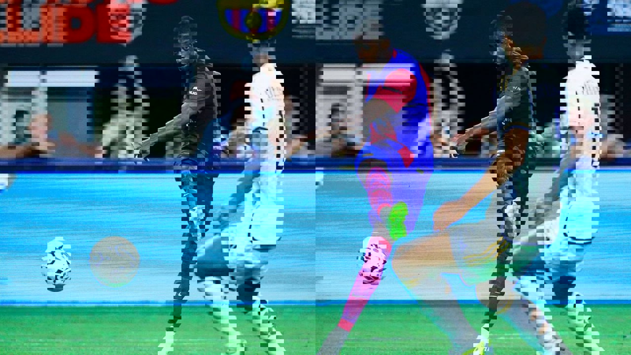 1904233