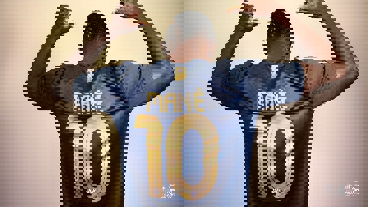 1904219