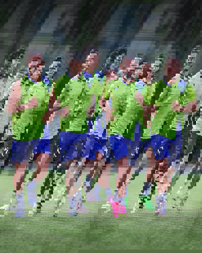 1904239