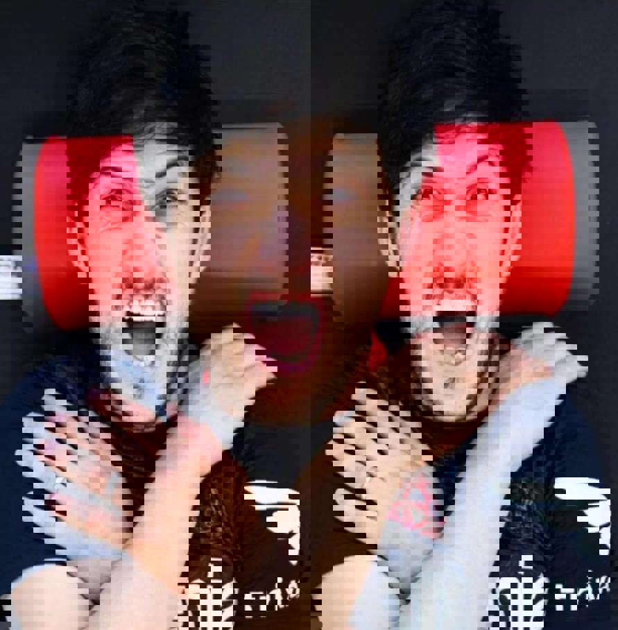 1904386