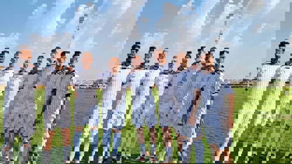 1904365