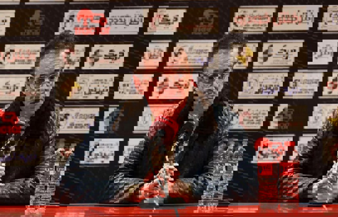 1904396