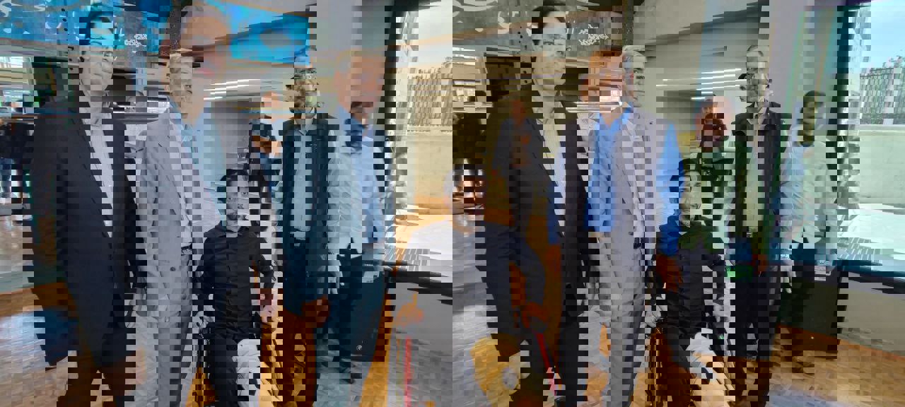 1904391