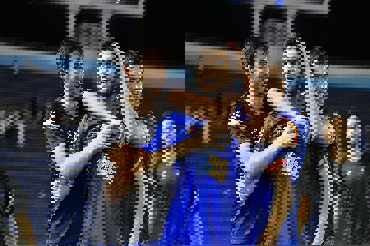 1904436