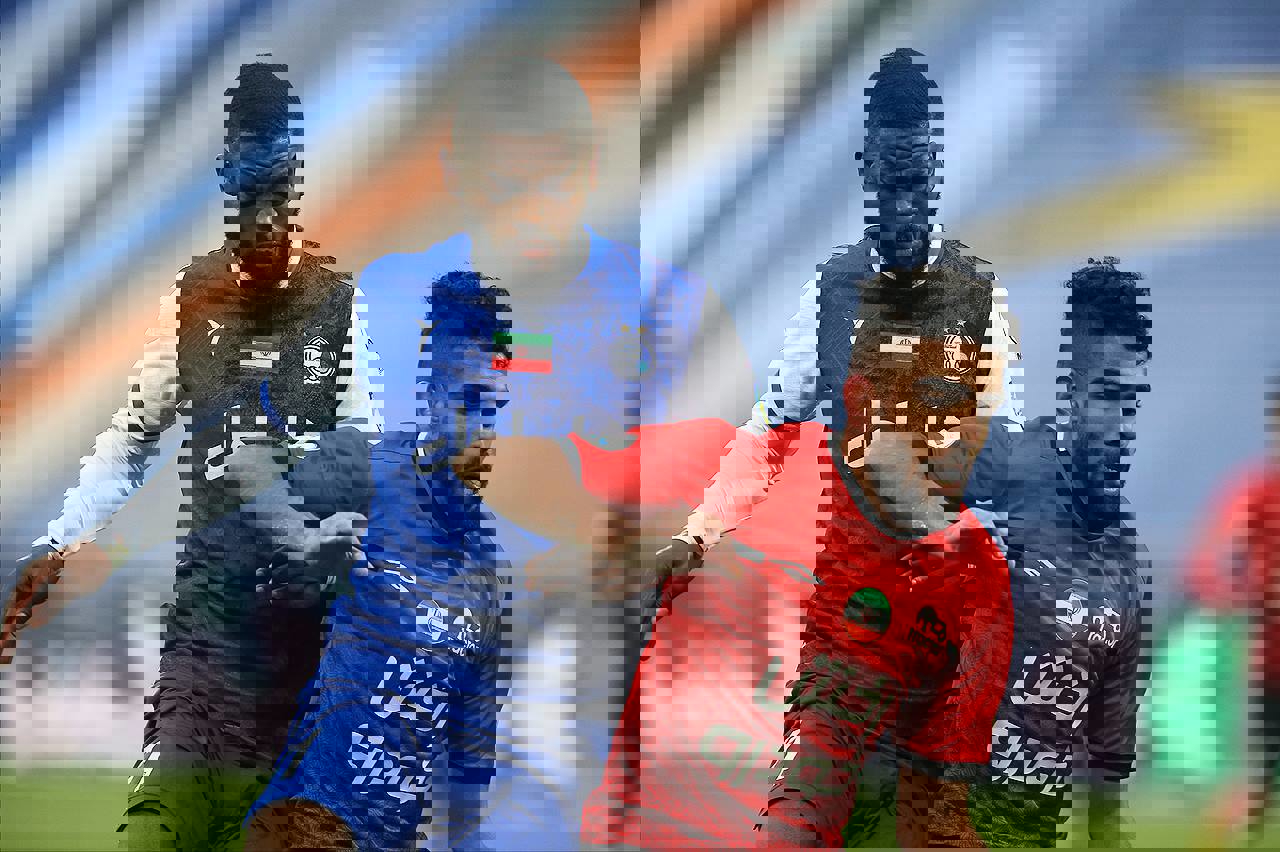 1904582