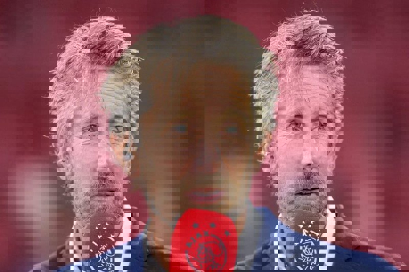 1904544