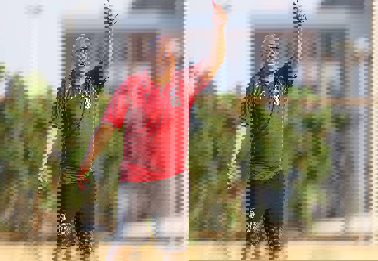 1904678