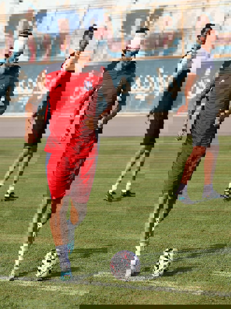 1904672