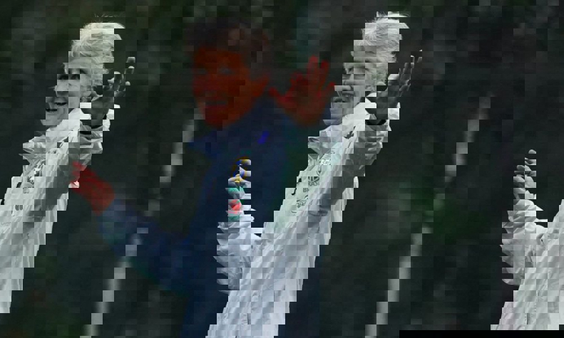1904637