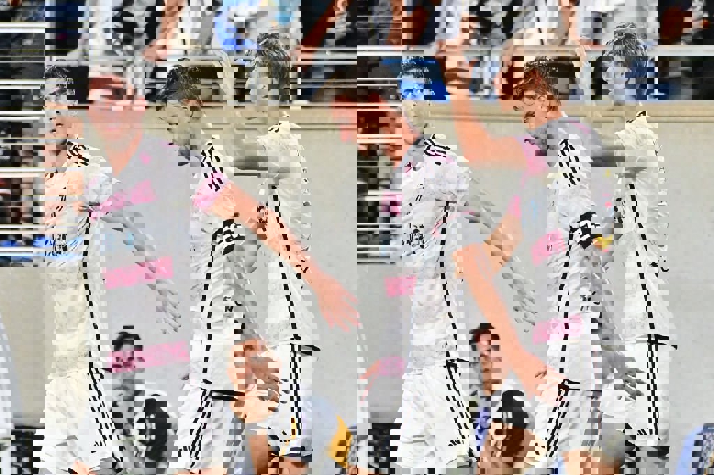 1904706
