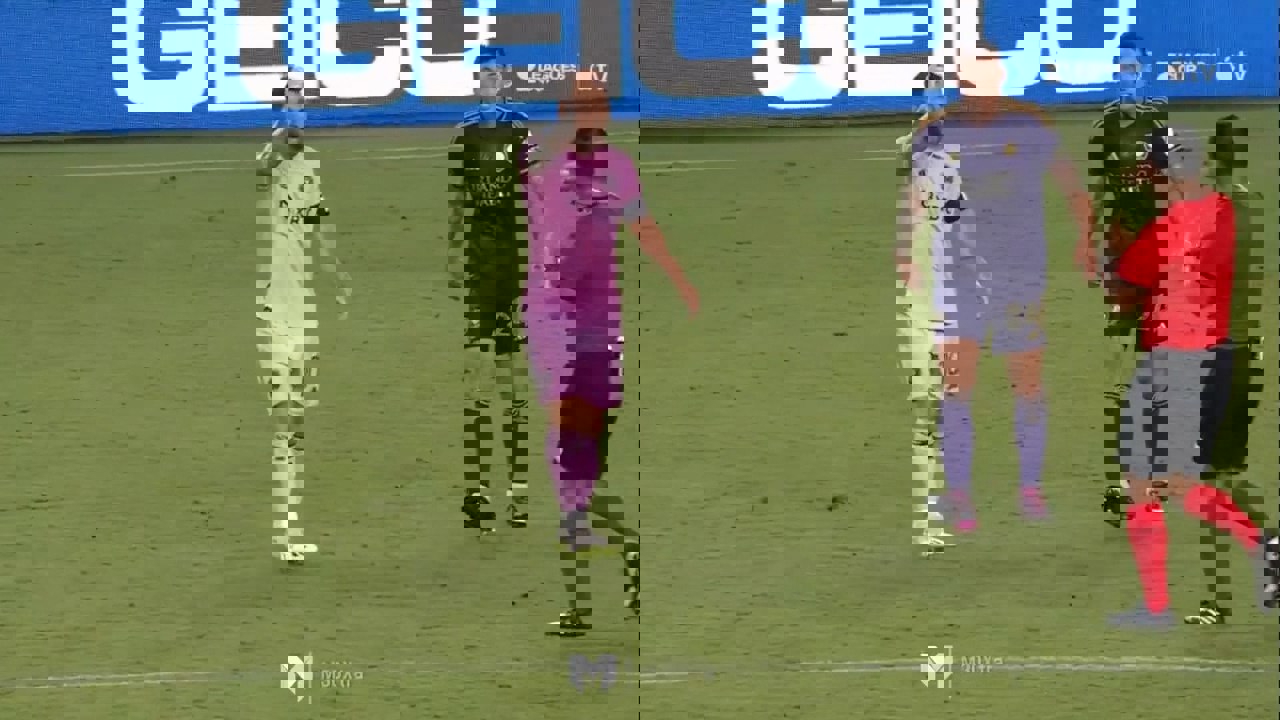 1904749