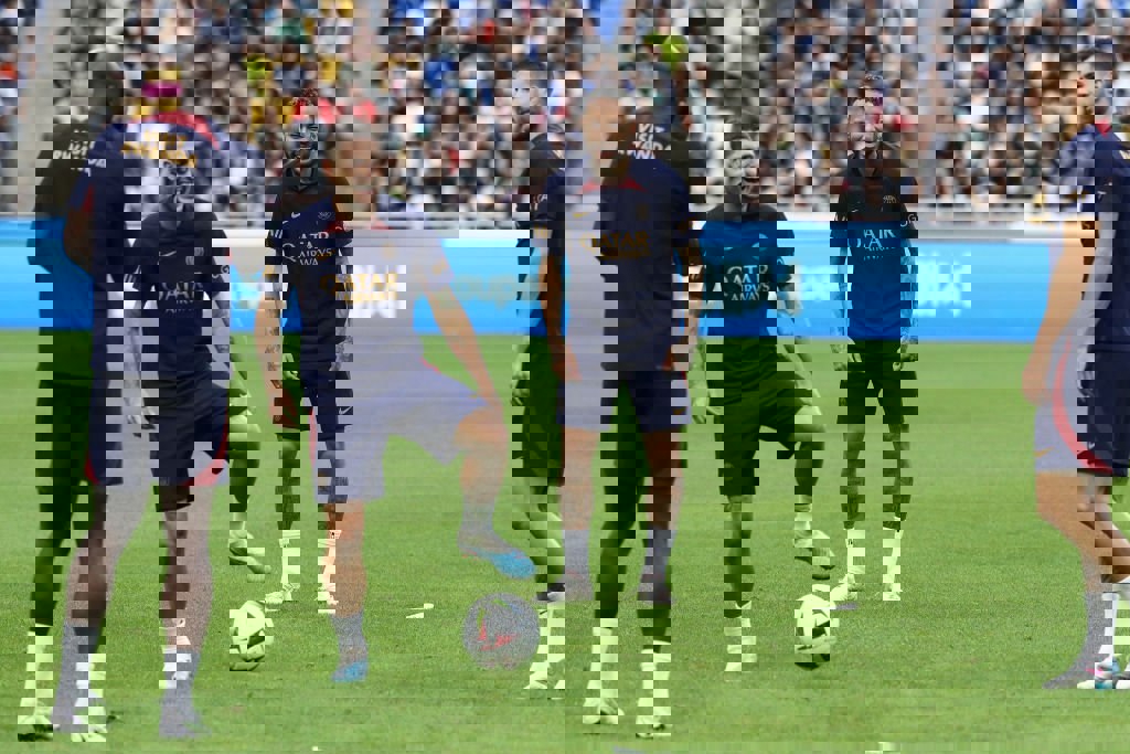 1904736