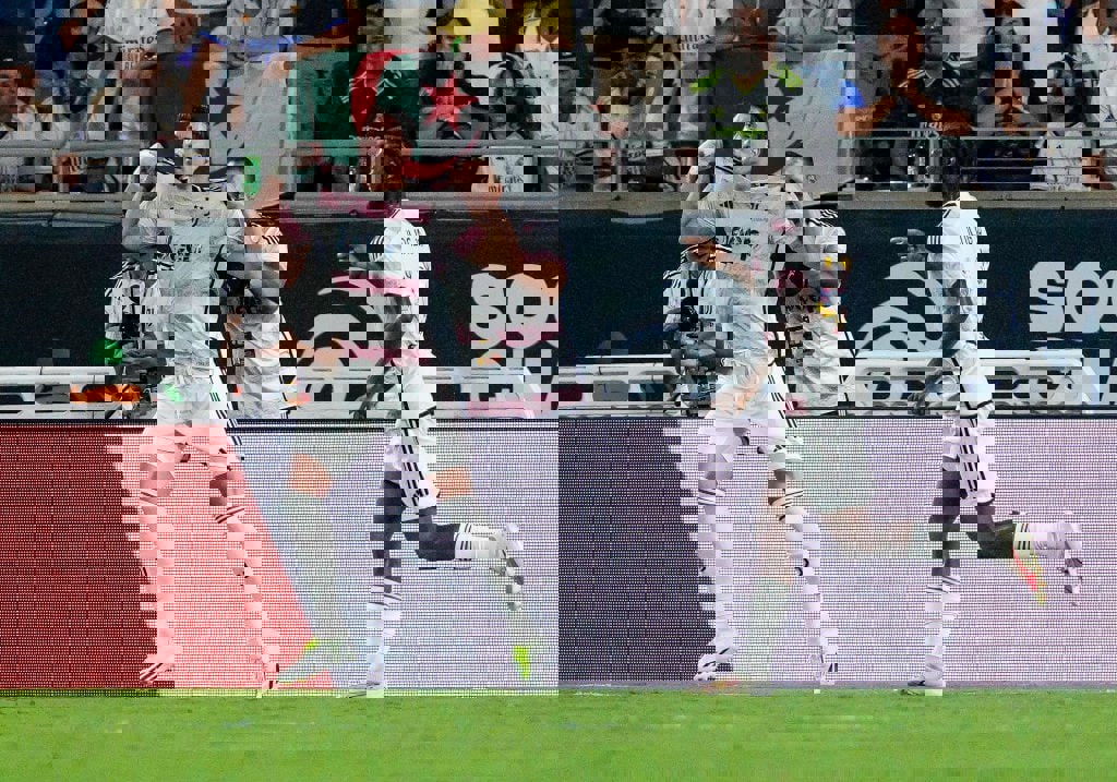 1904705