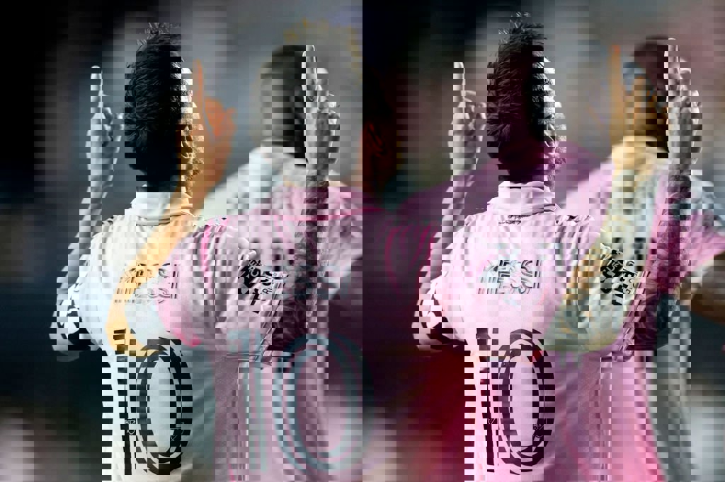 1904734