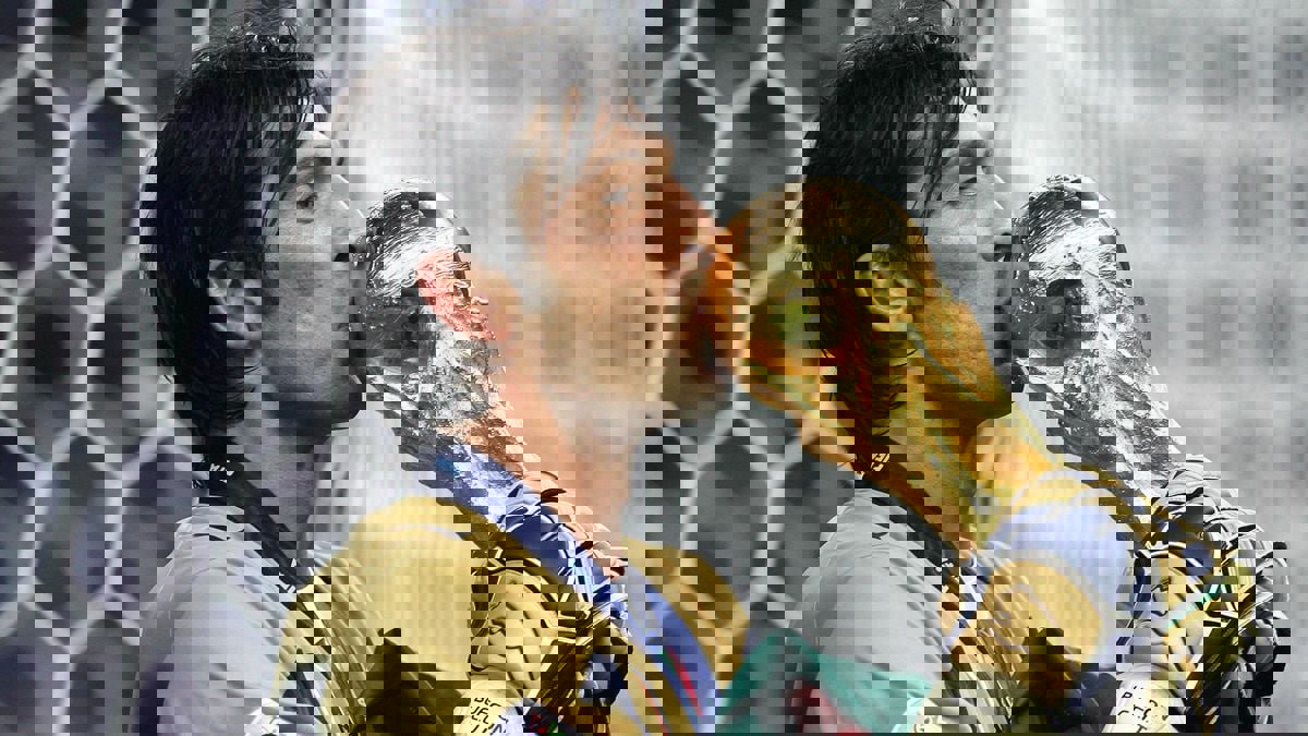 1904817