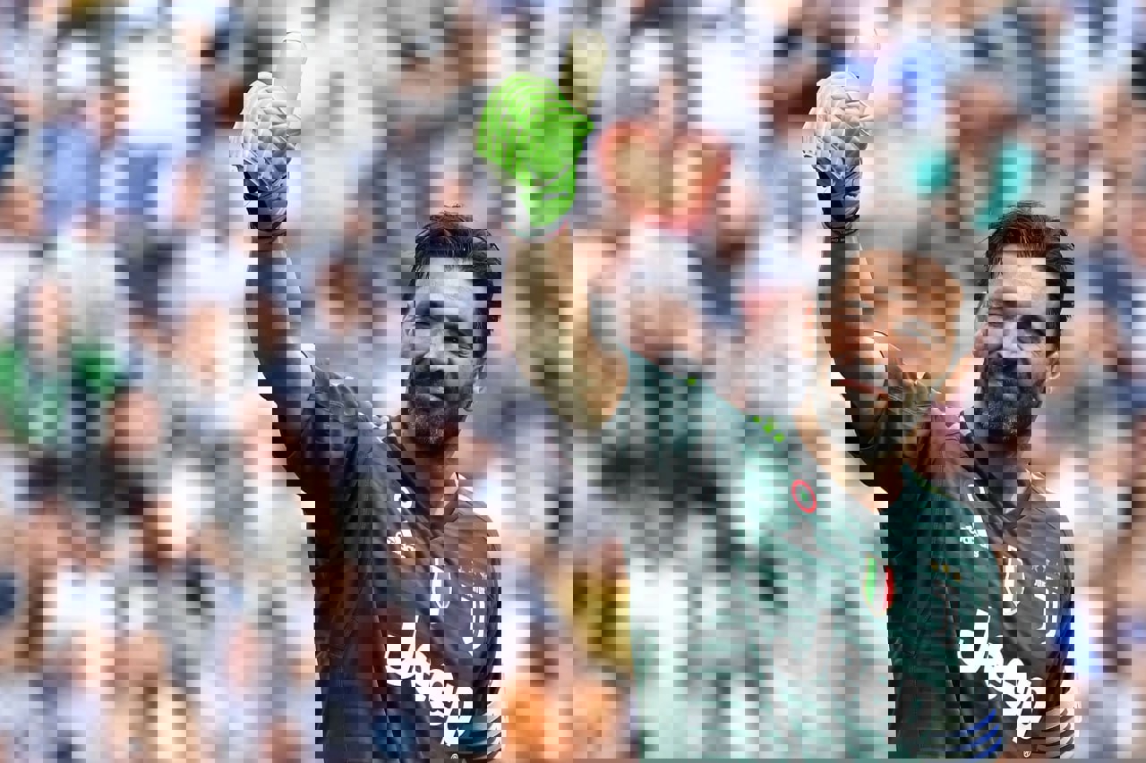 1904815