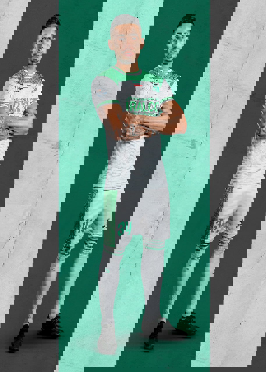 1904977