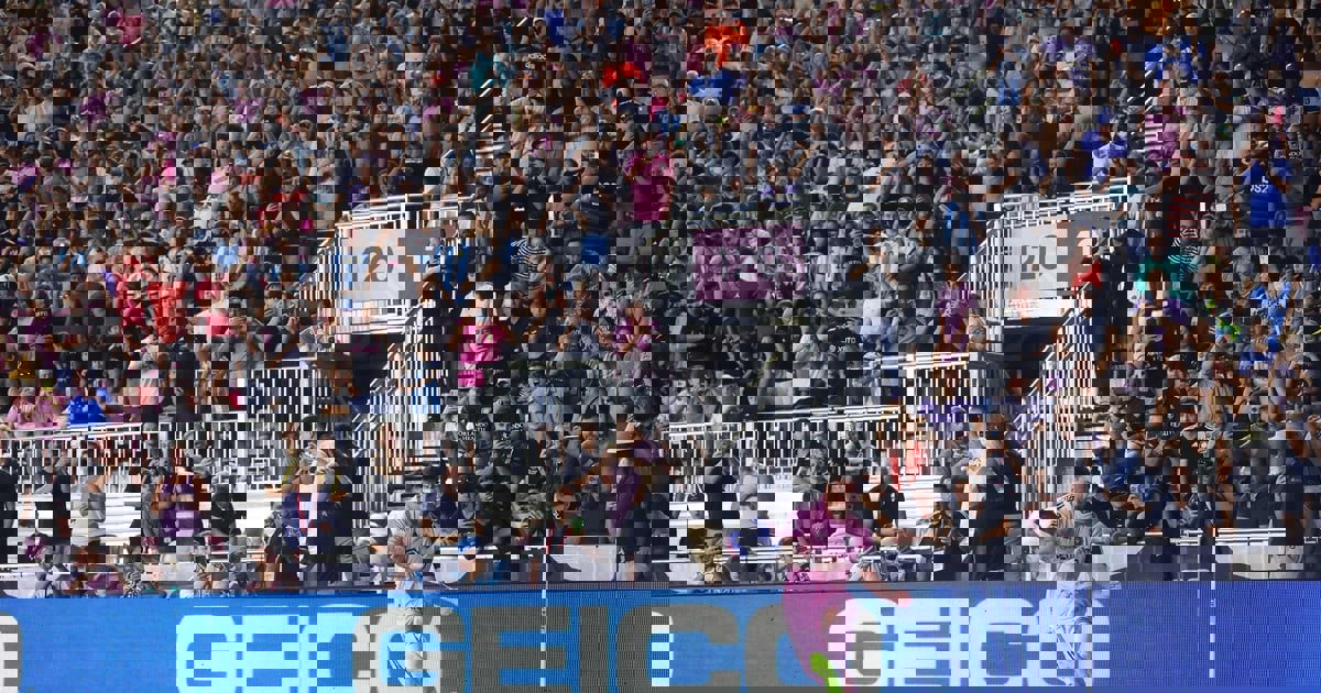 1904957