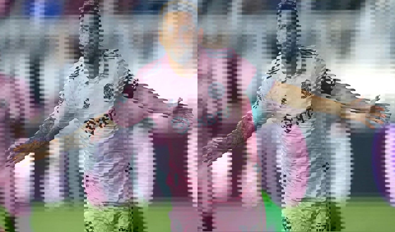 1904956