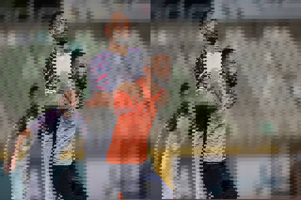1905043