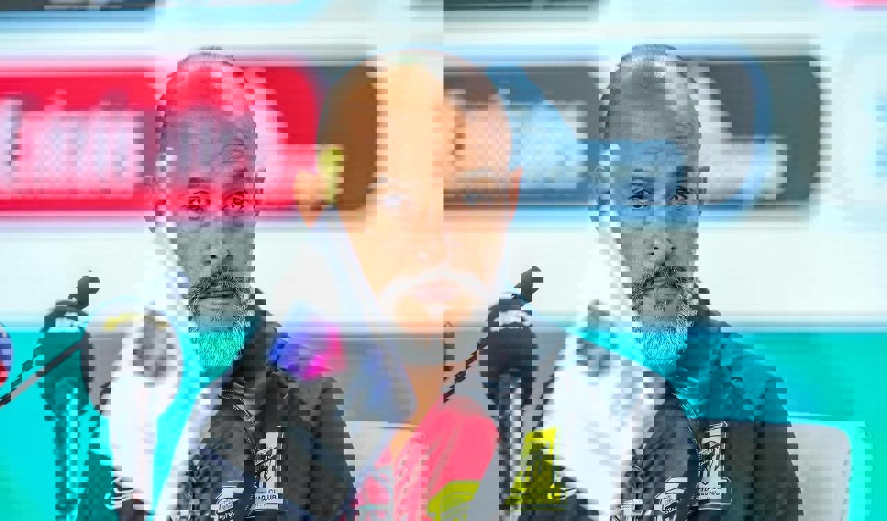 1905298