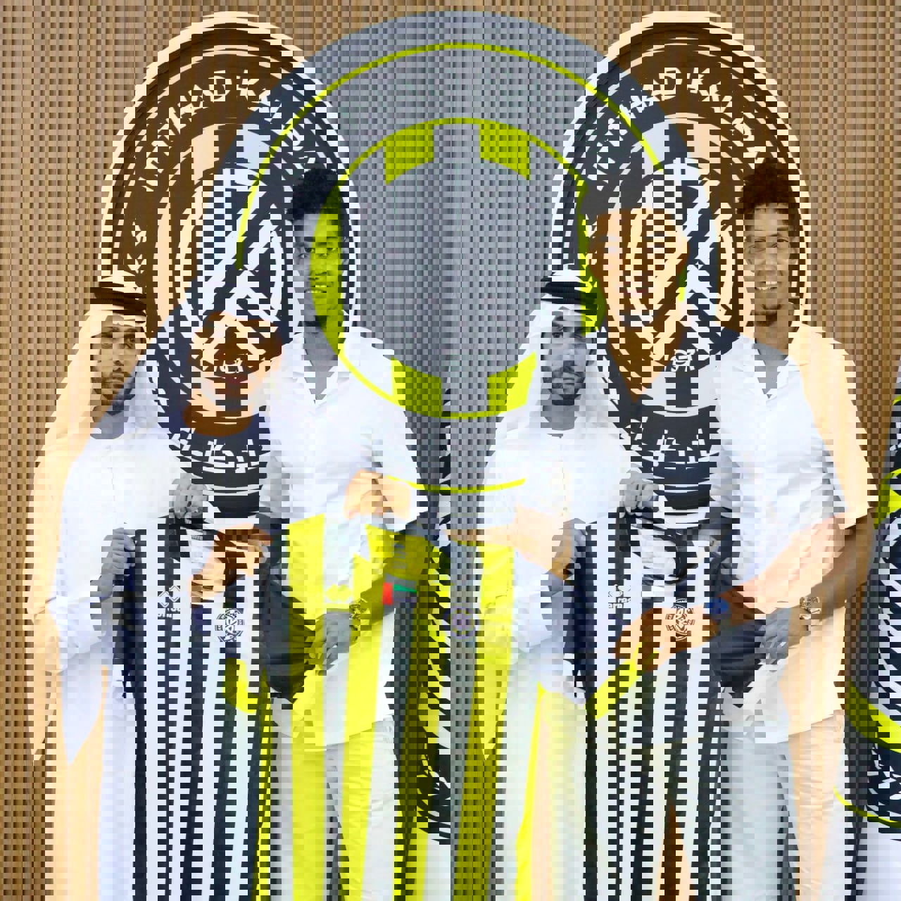 1905289