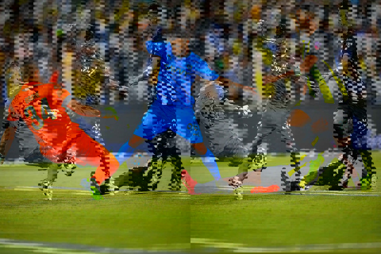 1905742