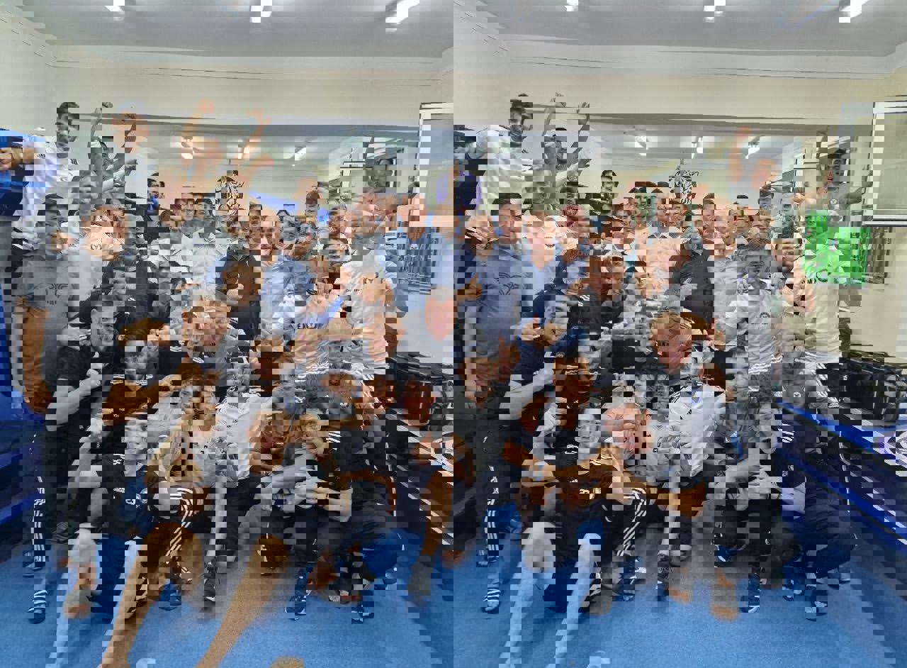 1905381