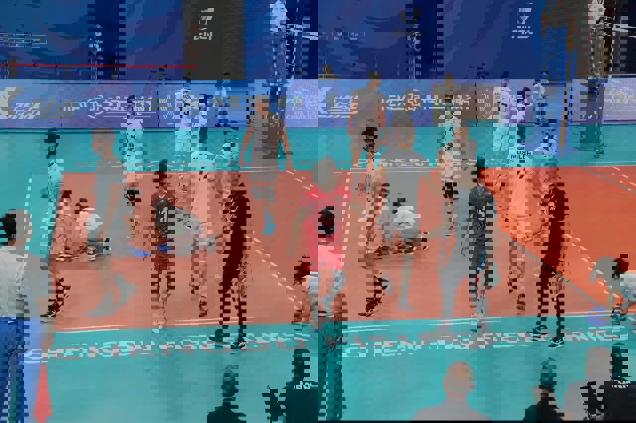 1905493