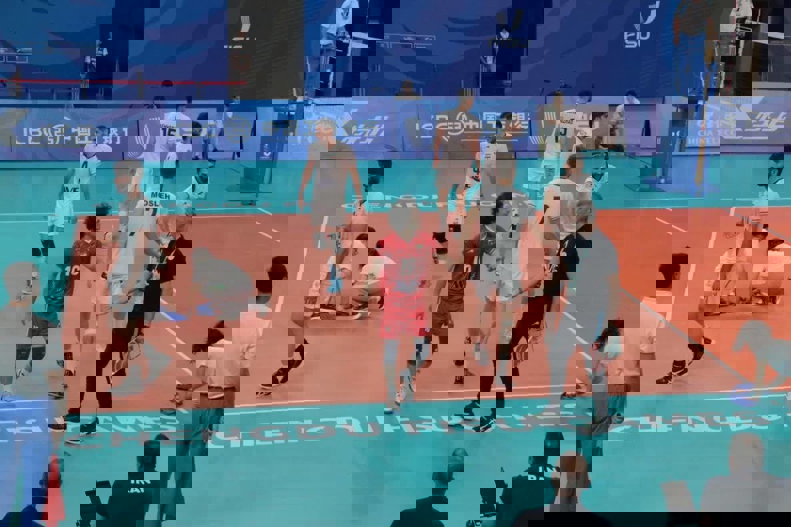 1905493
