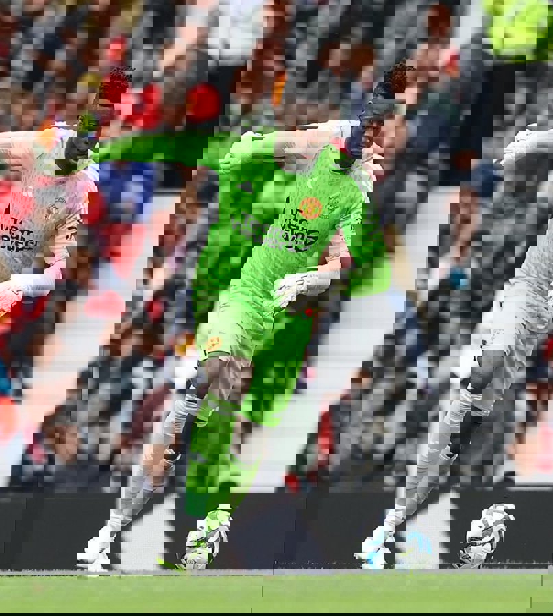 1905632