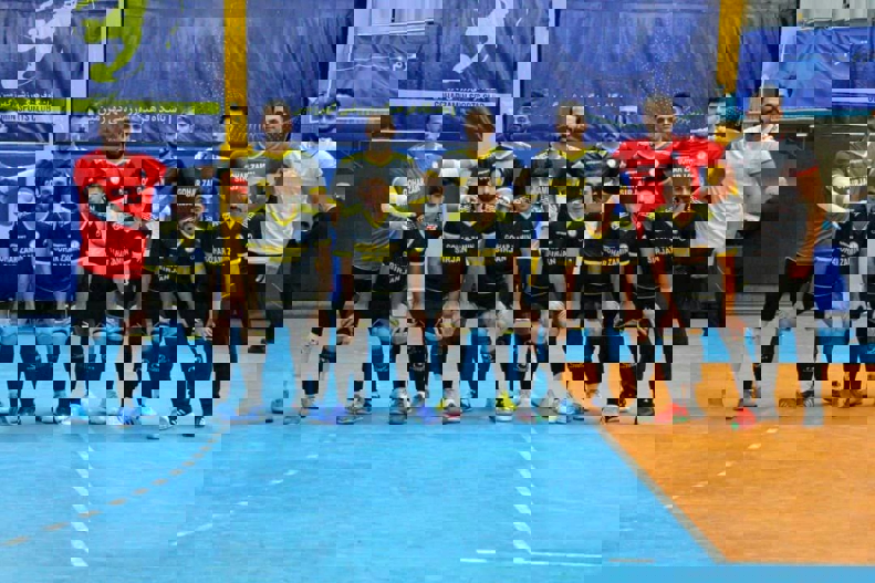 1905667