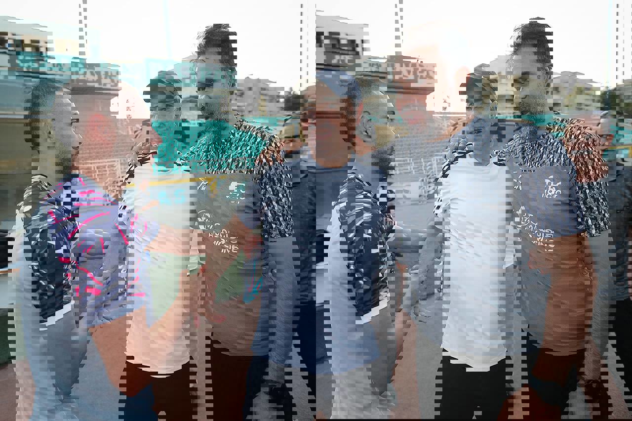1905702