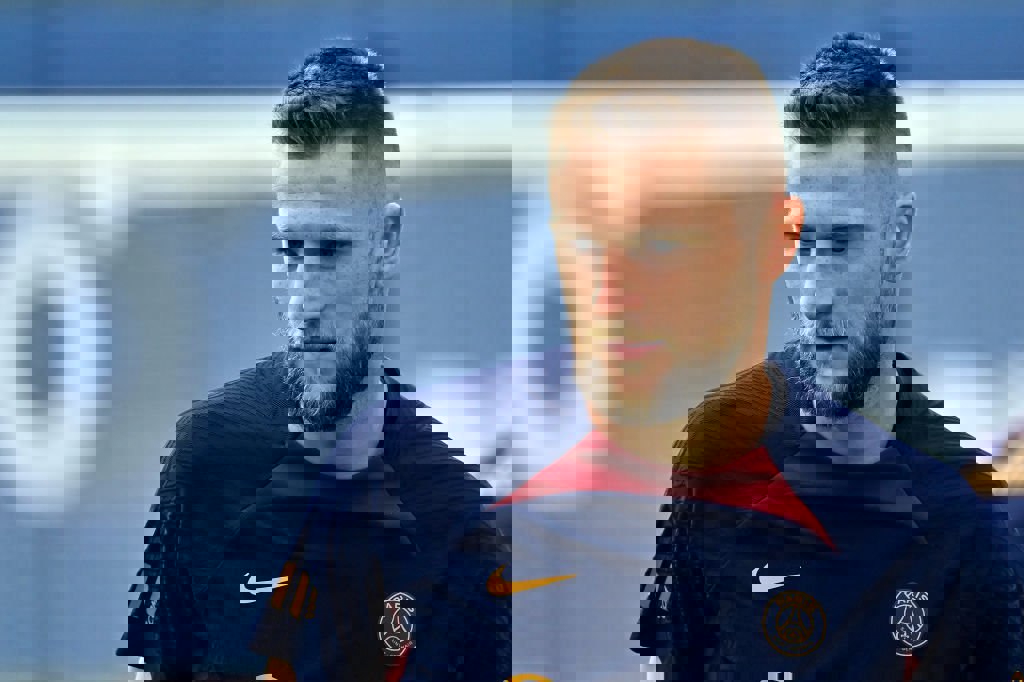 1905754