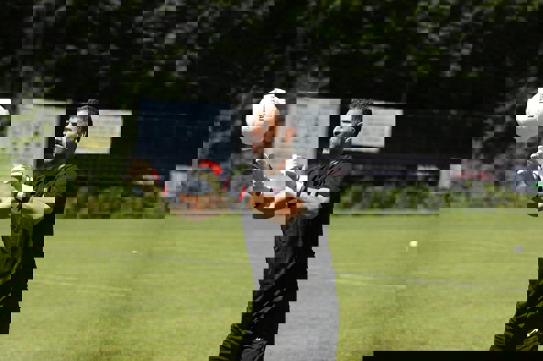 1905786