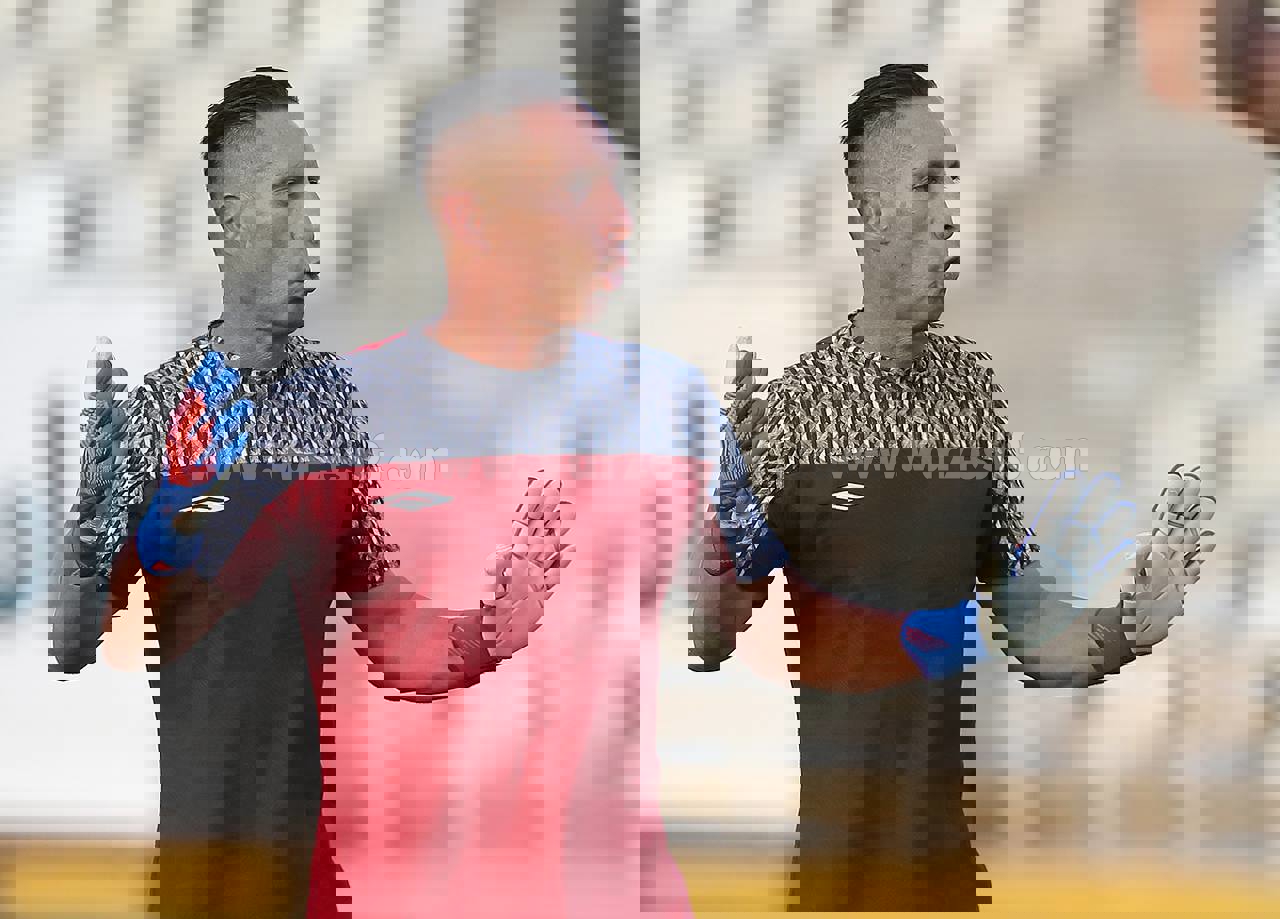 1905901
