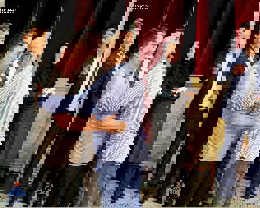 1905823