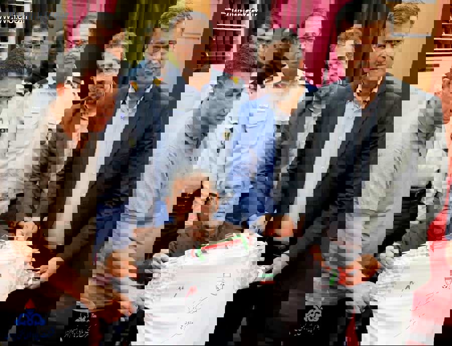 1905825
