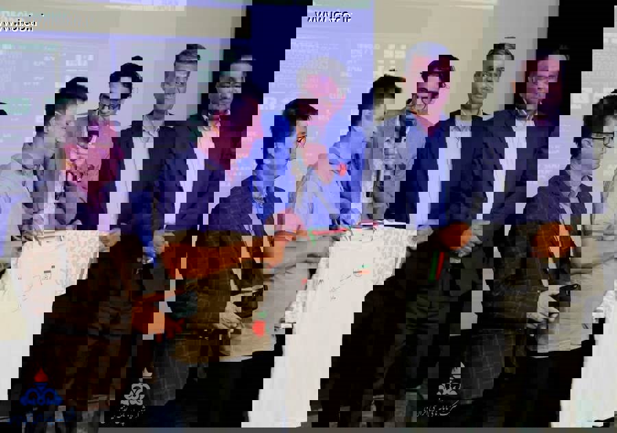 1905824